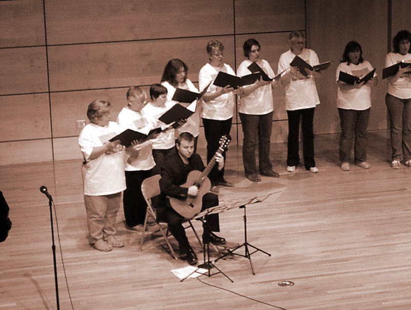 Michael Quam, choir,
                    guitar, harp and marimba 